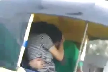 لأول مرة ، تُزرع الفتاة بمهبل في مثل هذا الطبل سكسي افلام قديمه الضخم لرجل تم سكه حديثًا.