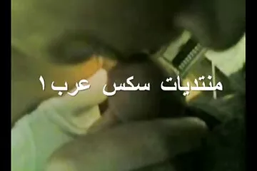 طالب يرتدي نظارة طبية استمنى على الكاميرا وانتهى من لقطة مقرّبة افلام قديمه سكسي