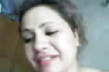 الجنس الروسي: طالب ذو عيون زرقاء مع افلام سكسي عربي قديم زميل له يلعب المزح في المنزل