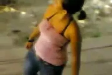 يمارس الجنس مع طالب جامعي أمريكي في الحرم الجامعي سكسي هندي قديم