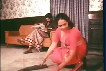 شاب يضرب بخفة جالوش يبلغ من العمر 40 فلم سكسي قديم عامًا على السرير