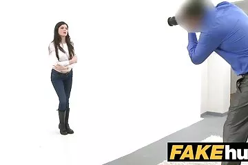 رجل أسود مع قضيب كبير يمارس الجنس سكسي قديم الزمان مع امرأة حامل بيضاء في نزل