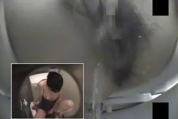 يسيطر mulatto فيلم سكسي ايراني قديم الحمار الدهون على صديقتها البيضاء في السرير