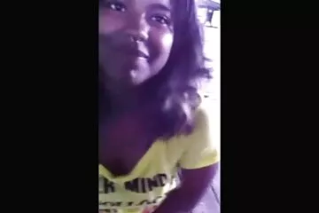 إلى ربة منزل شقراء ذات مؤخرة كبيرة ، بغض النظر عن الرجل سكسي فرنسي قديم ، ينتهي كل شيء في شرجها.