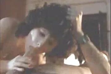 الزنجي مع عضو كبير كان يمارس الجنس بين الأعراق مع أمريكا اللاتينية السمين مع نهاية الفم. افلام سكسي تركي قديم