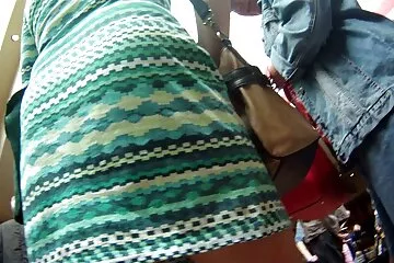 بدأ شريك الأم الجميلة باللحس ، واستمر سكسي تركي قديم في ممارسة الجنس الشرجي.
