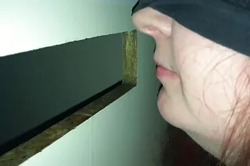 بعد هيمنة أنثوية فيلم قديم سكسي وحشية أخرى ، يستعد الرجل للهروب من فتاته