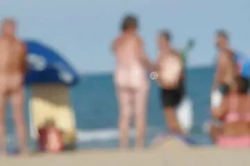 فتاة شابة مقيدة جربت BDSM سكسي فرنسي قديم في المنزل مع زوجها لأول مرة.