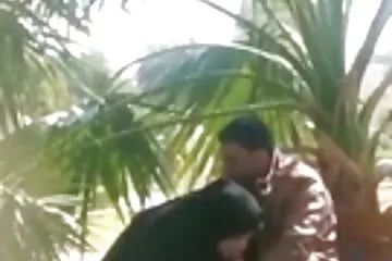 ذهبت وقحة نحيفة من وكالة مرافقة حول عميل أراد سكسي روسي قديم القبض عليها