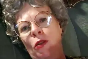 مطلقة ناضجة تعتبر أن نكاح اليوم مع زوجها فلم سكسي قديم السابق وصديقه ديوث