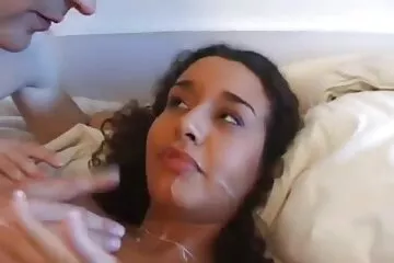 أعطت سكسي مترجم قديم هزة الجماع مرة أخرى مع نائب الرئيس داخل عاهرة لا تشبع مع وشم على جسدها