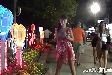 الزوج والزوجة الروسيان شغوفان بالجنس الفموي في موقف نزيه افلام سكسي تركي قديم 69.