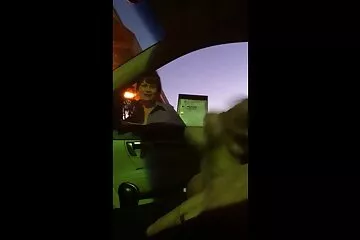 شقراء نحيلة تغوي فتى الجيران في ممارسة الجنس محلية الصنع سكسي قديم مترجم