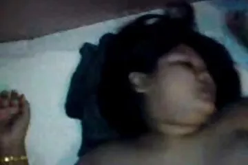 فتاة شقراء الطالب فلم سكسي قديم الذي يذاكر كثيرا في تنورة صغيرة شاعر المليون في فمها.