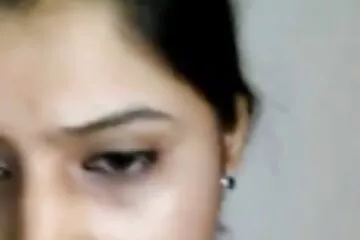 اللعنة أمام امرأة سمراء مثيرة ، يمارس فلم سكسي قديم الجنس معها تقريبًا