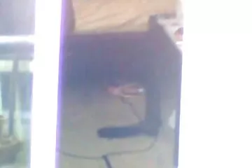 عاهرة براقة افلام سكسي قديم مع أثداء سيليكون تدفع مقابل ممارسة الجنس مع عناصر BDSM.