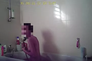 امرأة سمراء عارية أعطت الجنس الفموي فيلم سكسي قديم لعضو من رجلها المحبوب.