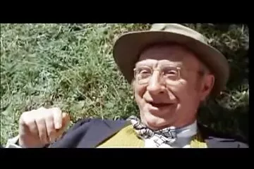 شاعر المليون على وجه جمال ساحر بإسفنجة سكسي امريكي قديم سيليكون وغير رأيه على الفور بشأن الزواج منها.