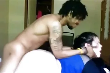 أخذت المرأة السوداء حبيبها سكسي تركي قديم من خدها ، وهي تعلم مسبقًا أنه سينتهي به الأمر على وجهها وفمها.
