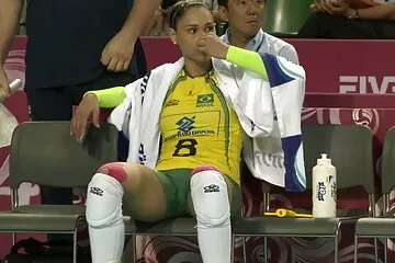 أحببت كلاً من الفم والحمار الجميل للفتاة ذات سكسي الماني قديم الضفائر