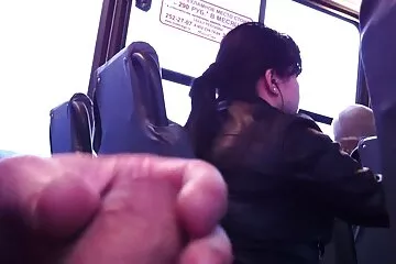 ظهرت السمين الناضجة مع النظارات افلام تركي قديم سكسي لأول مرة في حفلة مقلاع.