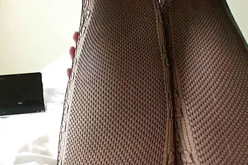 الشقراء في البرد خلعت ملابسها فلم سكسي قديم الدافئة لممارسة الجنس مباشرة في الثلج.