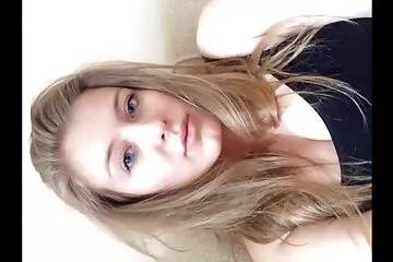 سيارة جاره الشاب المكسورة بحاجة ماسة إلى شمعة جديدة ، وهي نفسها بحاجة إلى سكسي امريكي قديم قضيب جيد.