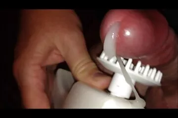 زار متجرد نحيف ذو أرجل طويلة مع شفرين كبيرين موقعًا إباحيًا موقع سكسي قديم